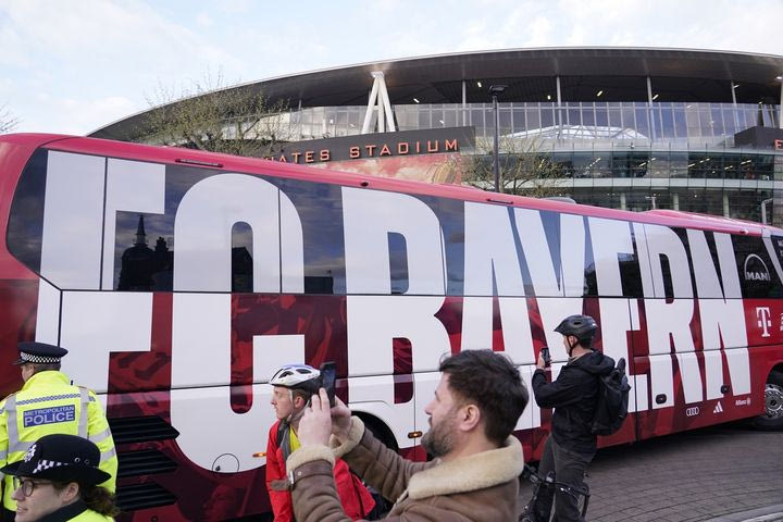Η Μπάγερν κατήγγειλε στην UEFA επίθεση στο πούλμαν της με πέτρες πριν το ματς με την Μπαρτσελόνα