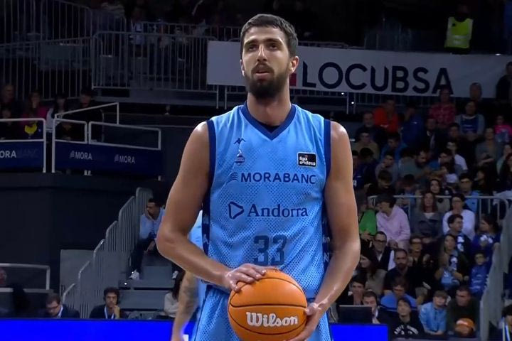 Νίκος Χουγκάζ: Η ανάλυση της 25άρας του κόντρα στην Λέιμα Κορούνια και οι σπουδαίοι αριθμοί του σε επίθεση και άμυνα