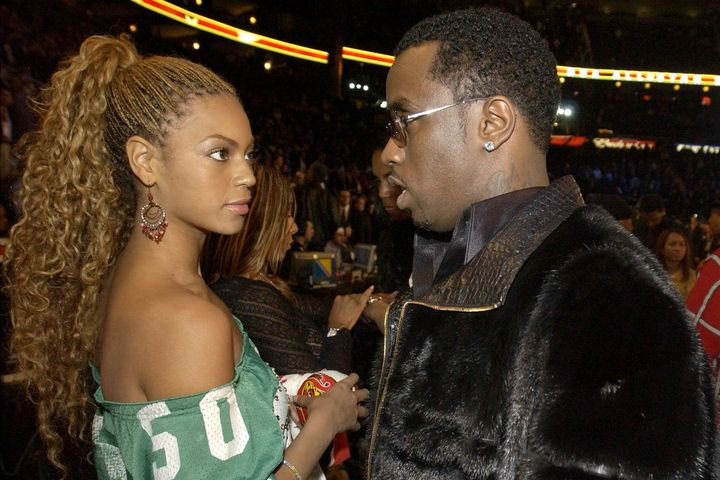 Οι 8 viral θεωρίες συνωμοσίας για τον Diddy: Φόνοι, βιασμοί και κρυφά βίντεο με Jennifer Lopez και Beyoncé