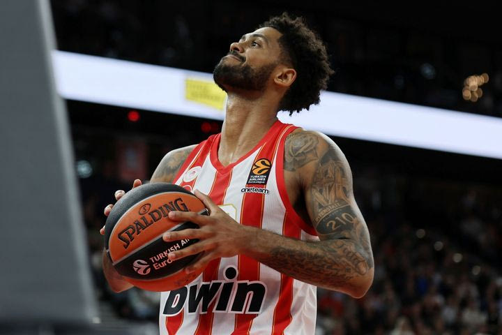 Ένας κοντός, ένας ψηλός και ο Ολυμπιακός ακόμη ψάχνεται…