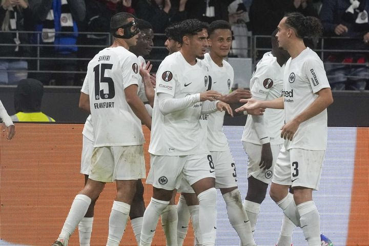 Bundesliga: Σε τροχιά κορυφής η Άιντραχτ, εκπληκτική ανατροπή από το 3-0 η Βέρντερ