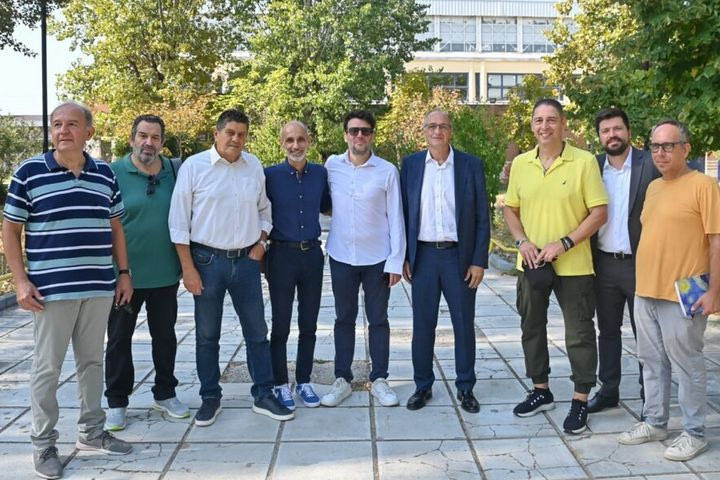Ο Βαγγέλης Λιόλιος και η ΕΟΚ επισκέφτηκαν τα κλειστά γυμναστήρια της Μίκρας και της Νεάπολης Θεσσαλονίκης