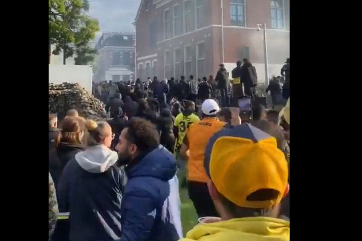Τβέντε – Φενέρμπαχτσε: Επεισόδια μεταξύ οπαδών και τραυματισμοί πριν από τη σέντρα
