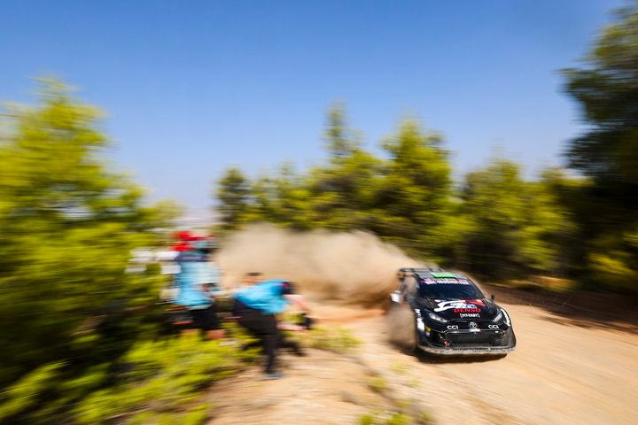 Ο Έβανς τούμπαρε στους Αγ. Θεοδώρους, τον επανέφεραν οι θεατές