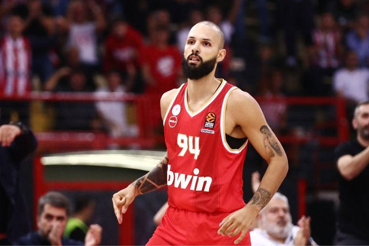 Μπαρτζώκας: “Ο Φουρνιέ πήρε τηλέφωνο στις 2 το βράδυ τον συνεργάτη μου, κύριο Παππά, για μία φάση του παιχνιδιού με τη Ρεάλ”