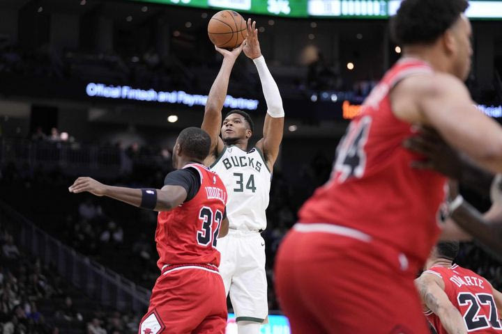NBA, Γιάννης Αντετοκούνμπο: Τα highlights από το double-double του κόντρα στους Μπουλς