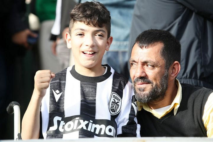 Οι παίκτες της ΑΕΚ καλωσόρισαν τον μικρό Γιάννη στην OPAP Arena