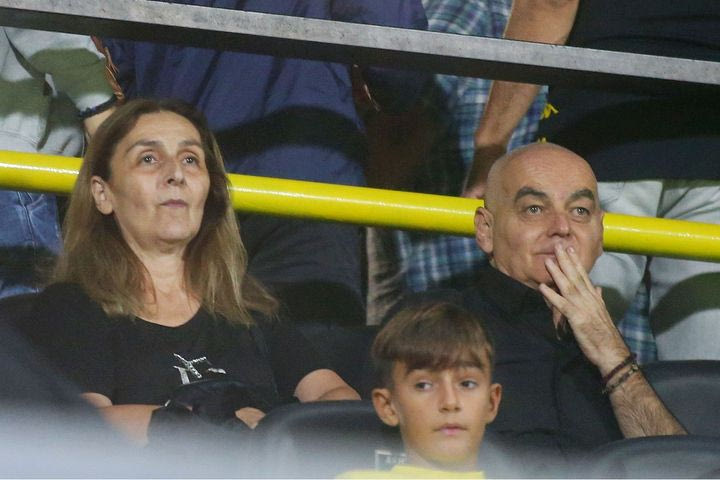 Άρης – Ολυμπιακός: Οι γονείς του Άλκη Καμπανού παρακολούθησαν το ματς στο “Κλεάνθης Βικελίδης”