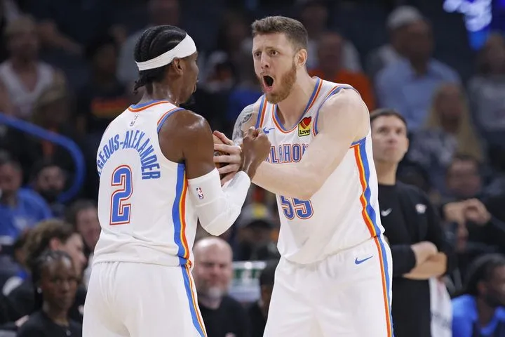 NBA: Οι Θάντερ διέλυσαν τους Κινγκς στο Σακραμέντο με σούπερ Χάρτενσταϊν και 30άρη Γκίλτζιους-Αλεξάντερ