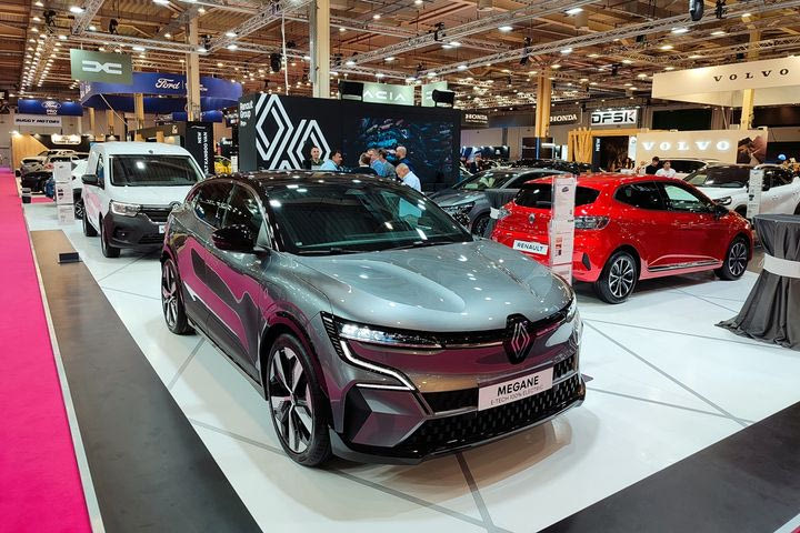 Το ολοκαίνουργιο αμιγώς ηλεκτρικό Renault Megane είναι στην Ελλάδα – Με μεγάλη αυτονομία και προηγμένες μπαταρίες