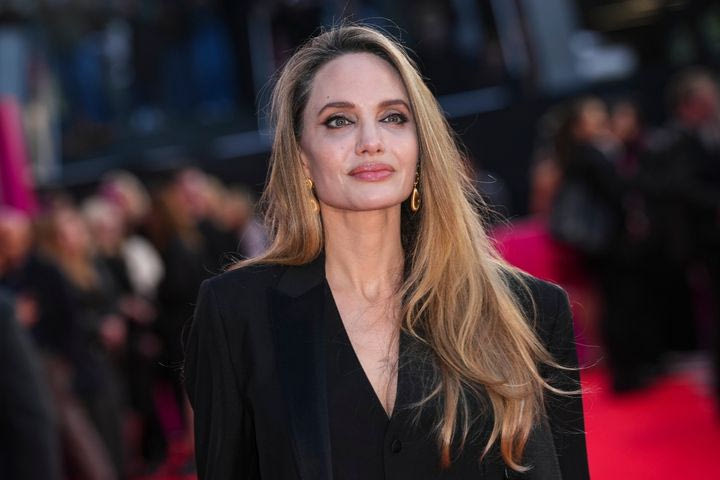 Angelina Jolie: Στο κόκκινο χαλί με τον νέο φημολογούμενο σύντροφό της