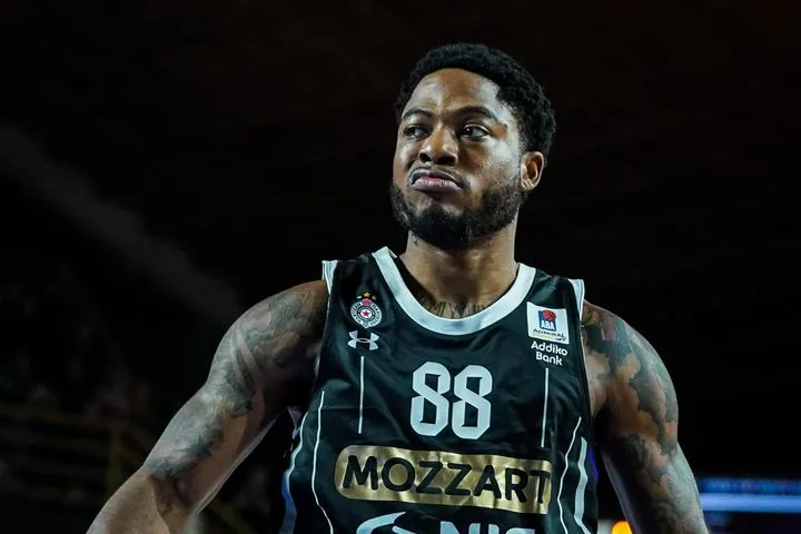 Ο Ολυμπιακός συμφώνησε με τον Ταϊρίκ Τζόουνς γράφει το Sport Klub