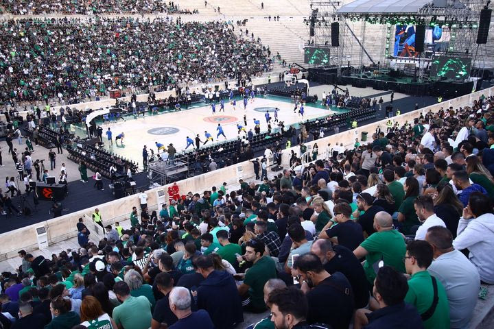 Παναθηναϊκός AKTOR: Περίπου 1000 φίλοι των πράσινων έφτασαν στο Καλλιμάρμαρο με πορεία από το Σύνταγμα