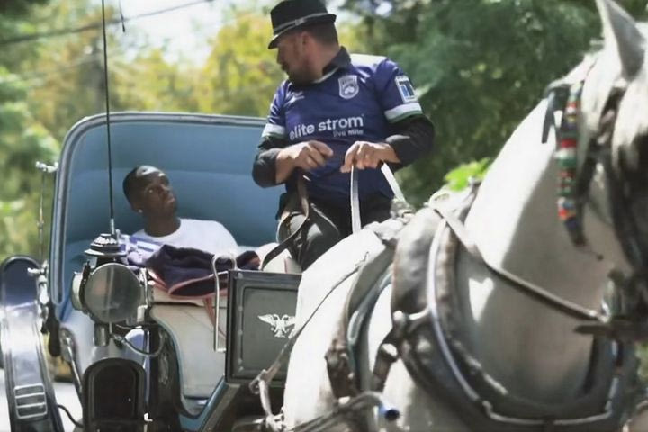 Κηφισιά: Το ευφάνταστο VIDEO για τη νέα φανέλα με τον Τετέι σε άμαξα και με τους παίκτες στους δρόμους της πόλης