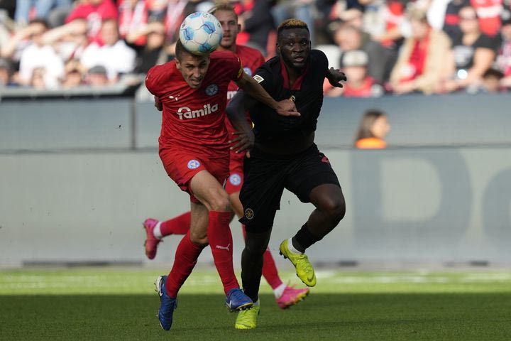 Bundesliga: Η Λεβερκούζεν κόλλησε με τη Χόλσταϊν, η Βόλφσμπουργκ του Κουλιεράκη πέρασε από την έδρα της Μπόχουμ