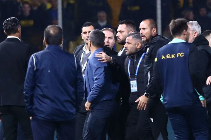 ΑΕΚ – ΠΑΟΚ: Ένταση ανάμεσα σε Λουτσέσκου και Κοσμά μετά το τέλος της αναμέτρησης