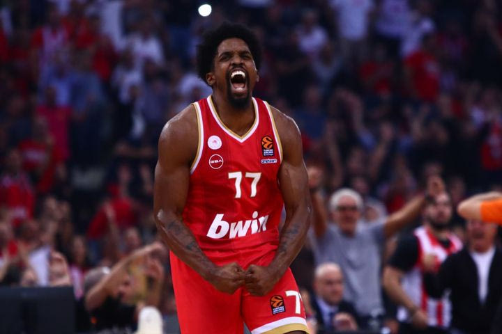 Ο Μιχάλης Καλαβρός εξηγεί στο SPORT24 πώς δούλεψε ο ΜακΚίσικ το καλοκαίρι: “Μιλάμε για σκύλο”