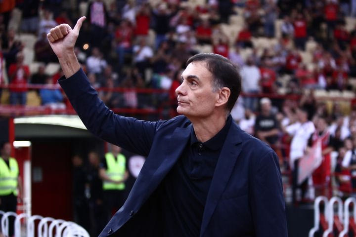 Ολυμπιακός: Αποθέωση για τον Γιώργο Μπαρτζώκα στο Στάδιο Ειρήνης και Φιλίας