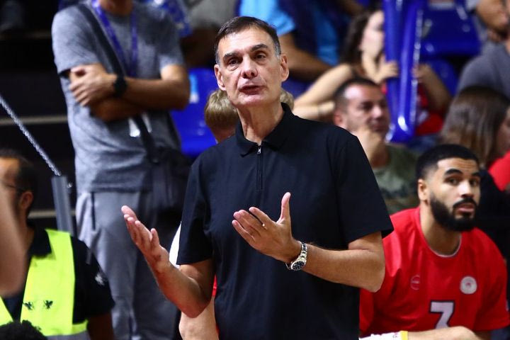 Μπαρτζώκας: “Δεν επιτρέπεται να έχουμε 21% στο τρίποντο, έχουμε παντελή απουσία ρυθμού”