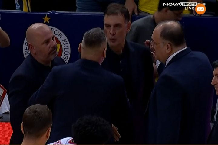 Φενέρμπαχτσε – Ολυμπιακός: Επεισόδιο ανάμεσα σε Γιασικεβίτσιους και Μπαρτζώκα στο φινάλε του ματς