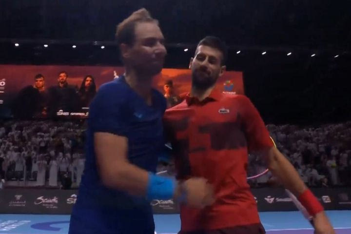 Η τελευταία μάχη Τζόκοβιτς – Ναδάλ έγινε σε τουρνουά επίδειξης: “Μην αφήσεις το τένις”, είπε ο Σέρβος στον Ισπανό