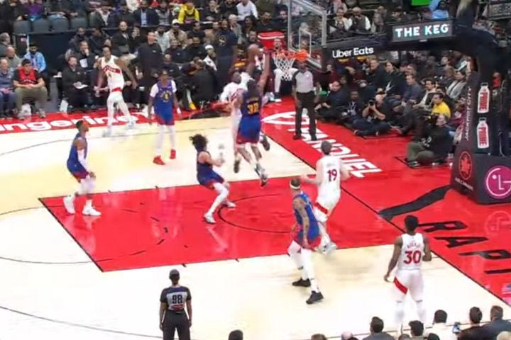 NBA: Το εντυπωσιακό κάρφωμα του Αρ Τζέι Μπάρετ μπροστά στον Άαρον Γκόρντον στην κορυφή του Top-10