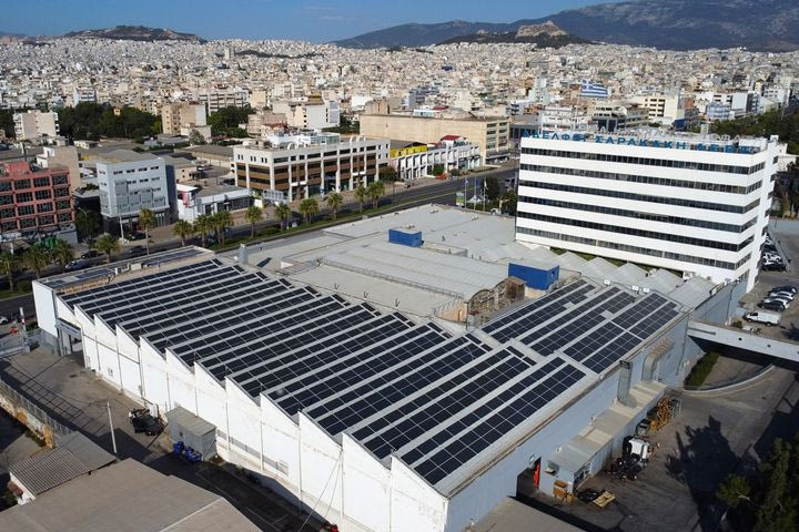 Φωτοβολταϊκά στη στέγη για τον Όμιλο Επιχειρήσεων Σαρακάκη- Mega εγκατάσταση 1.922 ηλιακών συλλεκτών