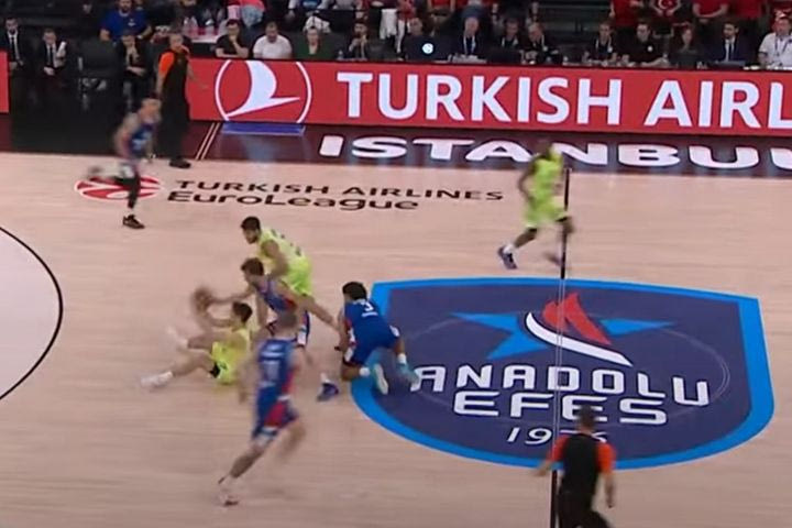 EuroLeague: Η ασίστ του πεσμένου στο παρκέ Χουάν Νούνιεθ στην κορυφή το Top-10 της 6ης αγωνιστικής, στο 4 η μαγική πάσα του Καμπάσο