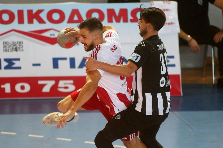 ΠΑΟΚ – Ολυμπιακός 24-36: Ανταγωνιστικό πρώτο ημίχρονο, “ερυθρόλευκος” μονόλογος στο δεύτερο και η νίκη στους παίκτες του Μπάμπιτς