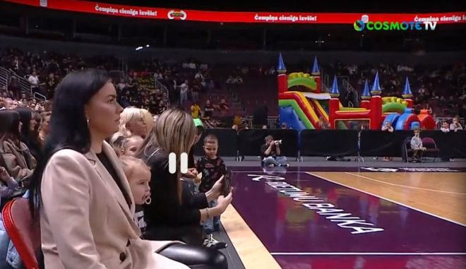 Ρίγα – ΑΕΚ: Παιδότοπος πίσω από την μπασκέτα