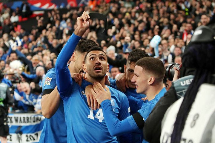 Αγγλία – Ελλάδα: Ο Παυλίδης πέτυχε γκολάρα στο Γουέμπλεϊ και το αφιέρωσε στον Μπάλντοκ