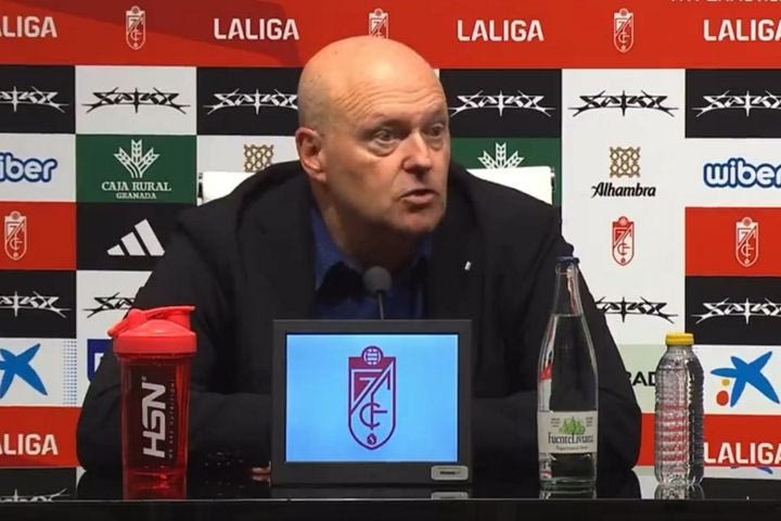 Απίστευτο ξέσπασμα από τον Πέπε Μελ: “Θα βάλω το δάκτυλο στον κ@λο των παικτών για να ξυπνήσουν”