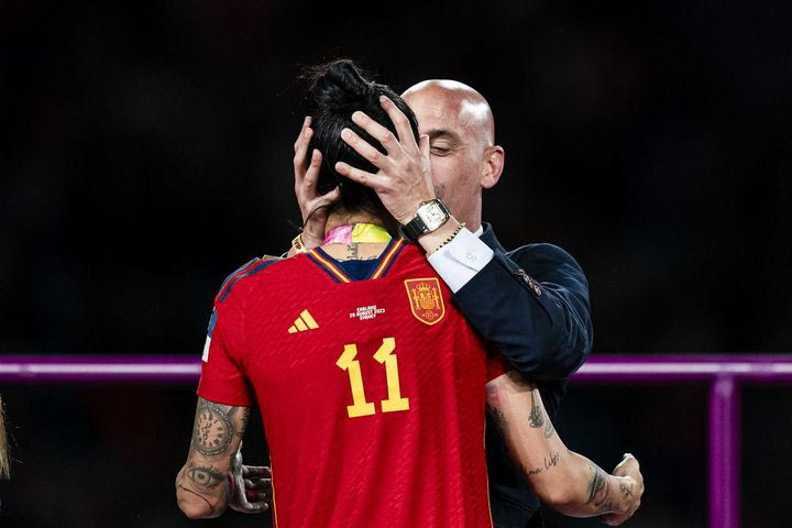 Το σεξιστικό φιλί του Louis Rubiales στο World Cup γίνεται ντοκιμαντέρ. Οι ποδοσφαιρίστριες πανηγυρίζουν