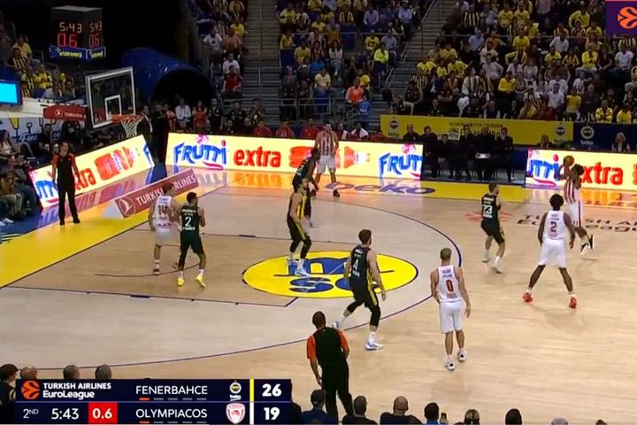 Φενέρμπαχτσε – Ολυμπιακός: Τρελό buzzer-beater τρίποντο από τον ΜακΚίσικ