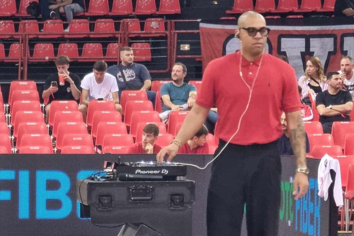 Ο One Man Show έκανε dj set στο ΣΕΦ πριν από το Ολυμπιακός – Ζάλγκιρις