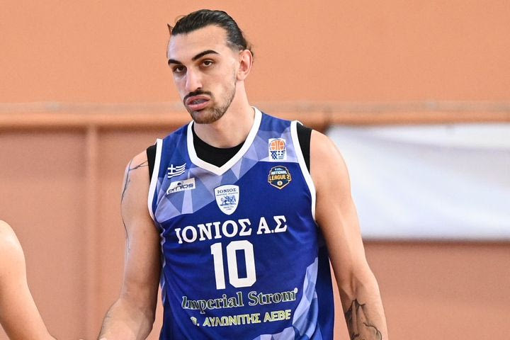 Το Λαύριο ανακοίνωσε την απόκτηση του Πέτρου Στεμπάρη