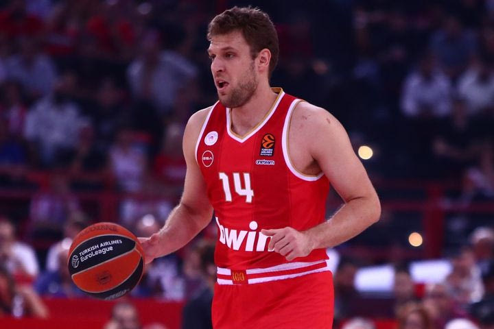 Βεζένκοβ για το βραβείο του MVP της 16ης αγωνιστικής: “Αυτό είναι για να ασχολείται ο κόσμος και να γίνεται καζούρα, το σημαντικό είναι να κερδίζει η ομάδα”