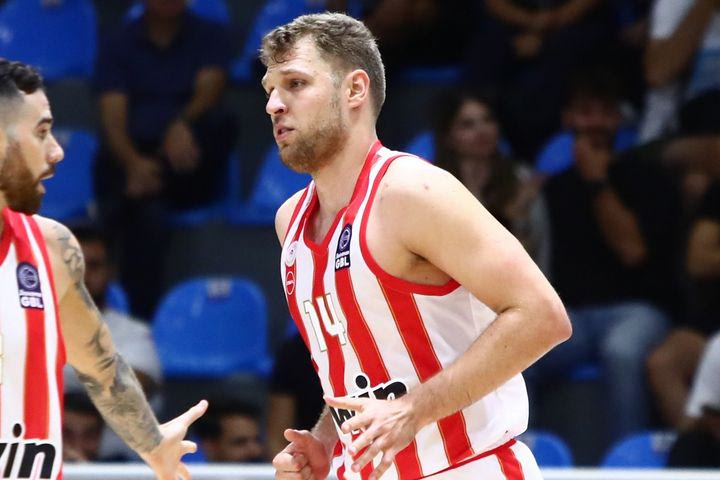 Ολυμπιακός – Περιστέρι 79-74: Ίδρωσε περισσότερο απ’ όσο περίμενε αλλά πηγαίνει για τον πρώτο τίτλο της σεζόν