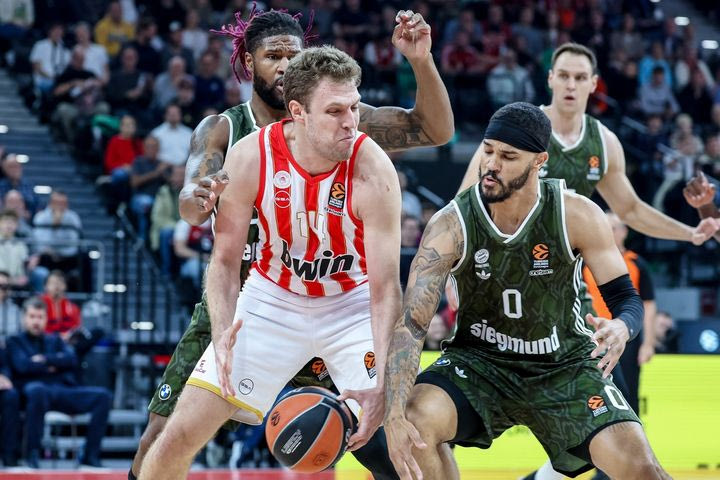 Μπάγερν – Ολυμπιακός 84-80: Στο ίδιο έργο πρωταγωνιστές οι ερυθρόλευκοι, ήττα στο Μόναχο με μοιραίο Βεζένκοβ