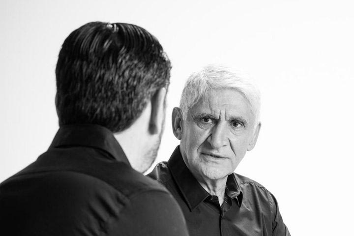 “Τρωτός Άτρωτος”: Κυκλοφόρησε η αυτοβιογραφία του Παναγιώτη Γιαννάκη – Η σκληρή Νίκαια, η Ευγενία, ο Ιωαννίδης, ο Γκάλης, οι δημοσιογράφοι και το μεγάλο μυστικό