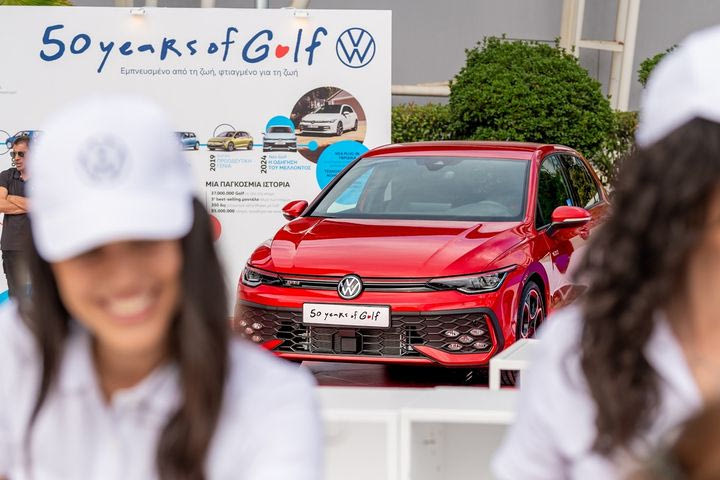Πετυχημένη η γιορτή για τα 50 χρόνια του Golf με πολλές εκπλήξεις και συναυλία- Πολλά δώρα για τους νέους πελάτες