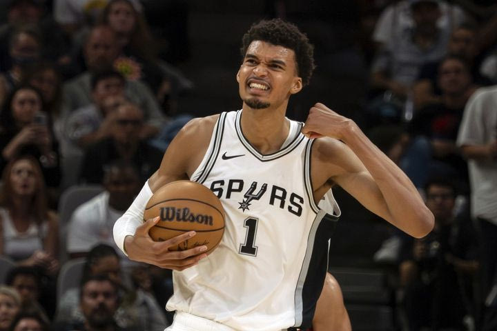 NBA: Ανεπανάληπτος Γουεμπανιαμά, σκέπασε τους Τζαζ με συγκλονιστική εμφάνιση και οδήγησε τους Σπερς στην νίκη με 106-88