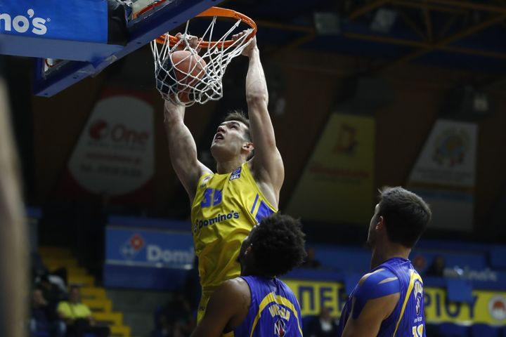 Περιστέρι – Λαύριο 84-82: Τρίτη νίκη με εκπληκτικούς Ζούγρη – Κάρμπερι και ανατροπή