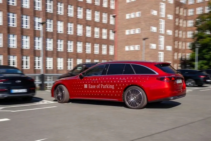 Τα μοντέλα της Mercedes-Benz παρκάρουν μόνα τους- Πιο γρήγορα και πιο εύκολα από ποτέ