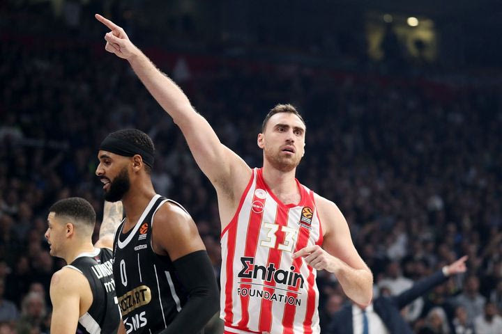 Μιλουτίνοβ: “Πριν από 6-7 χρόνια ο Βεζένκοβ δούλευε σκληρότερα από όλους μας, το μπάσκετ είναι η ζωή του και γι’ αυτό αξίζει όλα όσα του συμβαίνουν”