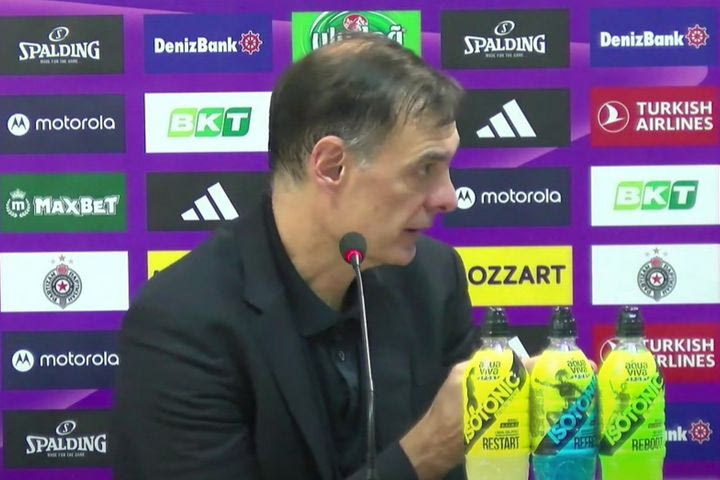 Άναυδος ο Μπαρτζώκας στη συνέντευξη Τύπου: “Είστε οπαδός της Παρτίζαν ή δημοσιογράφος;”