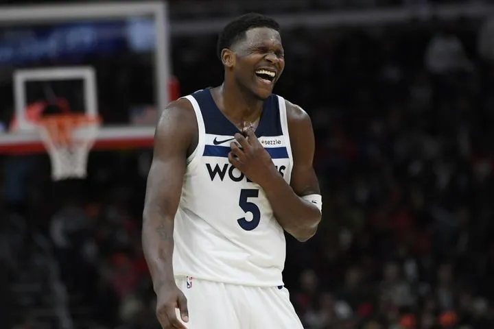 NBA: Οι Τίμπεργουλβς πάτησαν με 141-125 τους Γκρίζλις με 44αρα του Έντουαρντς και δημιούργησαν ακόμα μεγαλύτερο χαμό στην Δύση