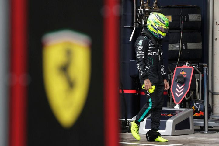 Γιατί η Mercedes αρνήθηκε στον Χάμιλτον να οδηγήσει για τη Ferrari το Δεκέμβριο