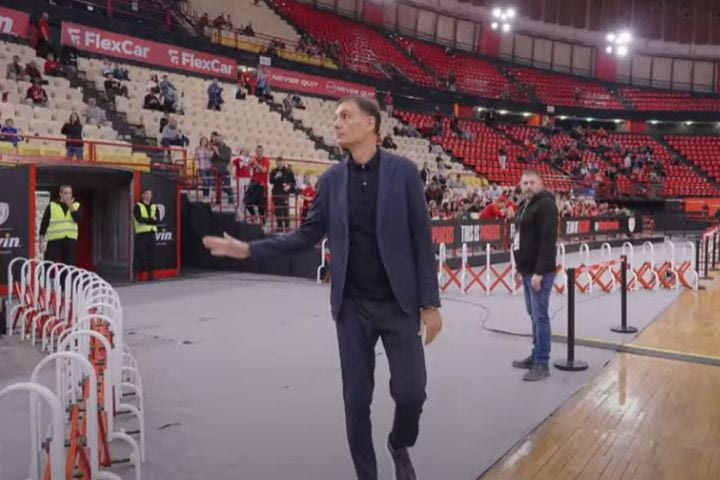 Ολυμπιακός: Το χειροκρότημα στον Μπαρτζώκα, η βράβευση του Λούντζη και τα παραλειπόμενα από την άνετη νίκη επί του Προμηθέα