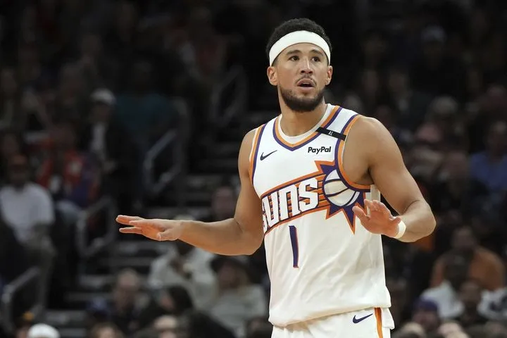 Ντέβιν Μπούκερ: “Δεν έχω τελειώσει τη δουλειά μου στο Φοίνιξ”